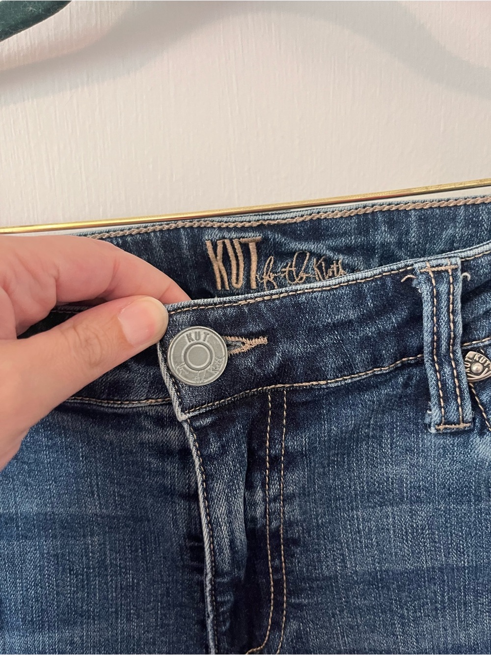 KUT from the Kloth Katy Boyfriend Blue Jeans Distressed Whiskered Size 12 - Picture 3 of 11